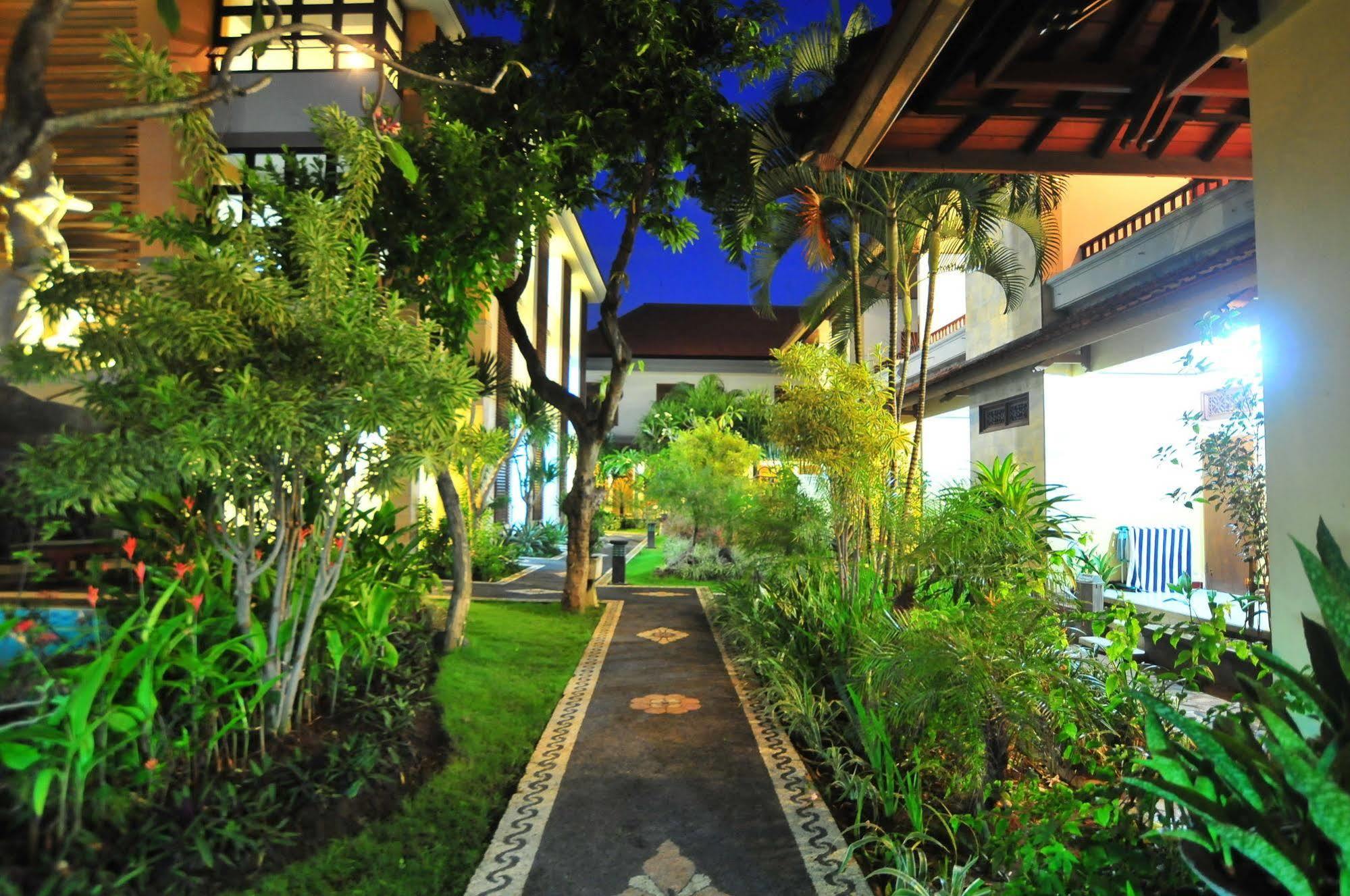 SANDAT HOTEL LEGIAN LEGIAN (BALI)